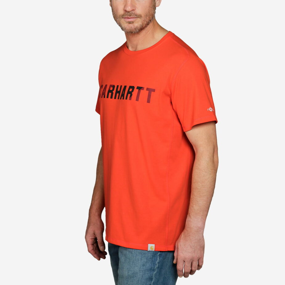 Carhartt force block logo kortærmet t-shirt i rødorange fra siden